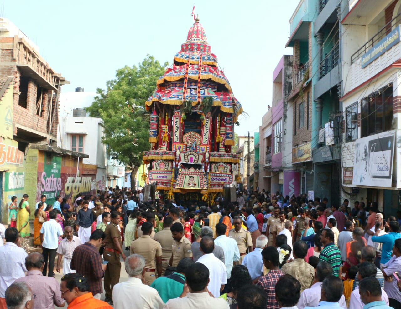 வரலாற்று சிறப்பு பெற்ற அருள்மிகு நாகர்கோவில் நாகராஜா கோயிலில் தேரோட்டம்