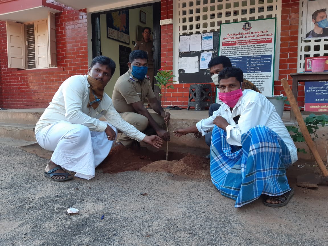 உலக சுற்றுச்சூழல் தினம் ; அச்சன்புதூரில் தமுமுக சார்பாக மரக்கன்று நடும் நிகழ்ச்சி