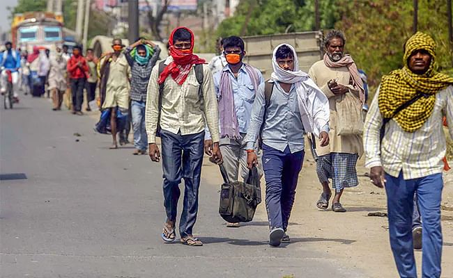 ஏழைகள் நல வாழ்வுத் திட்டத்தின் கீழ் வீட்டுக் குழாய் இணைப்புகளை வழங்குவதன் மூலம்  புலம்பெயர் தொழிலாளர்களுக்கு வாழ்வாதார வாய்ப்புகள்  – மத்திய அரசு