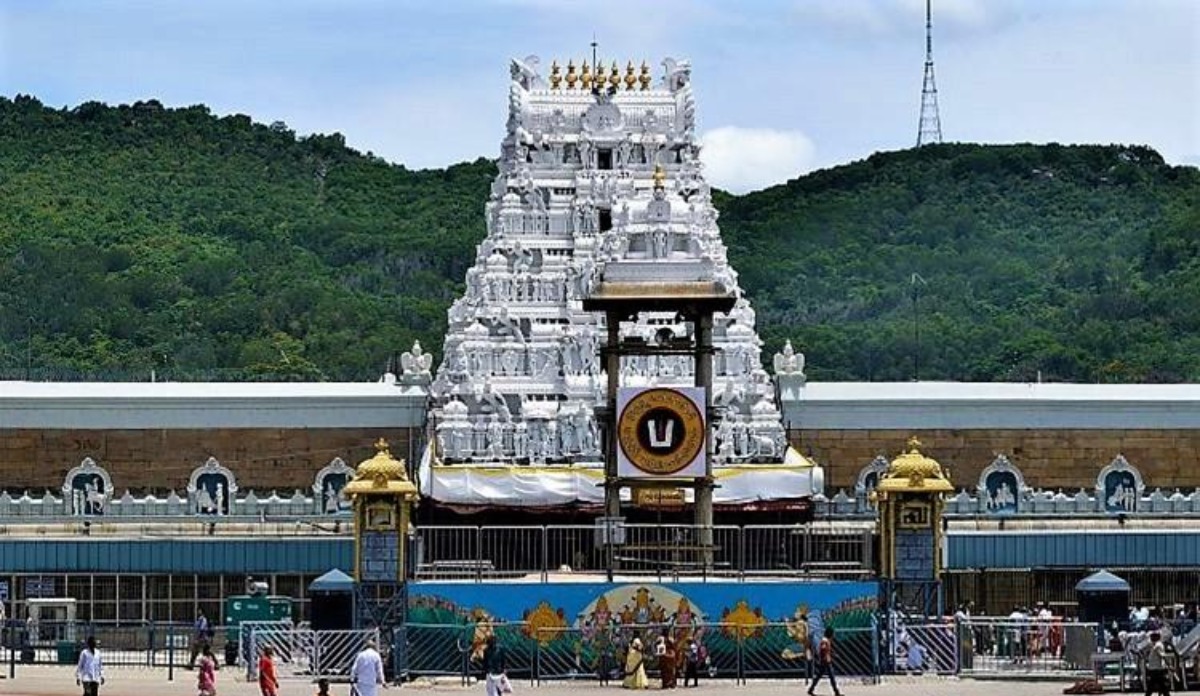 பக்தர்களுக்கு கொரோனா சான்றிதழ் கட்டாயம் – திருப்பதி தேவஸ்தான அதிகாரி தகவல்