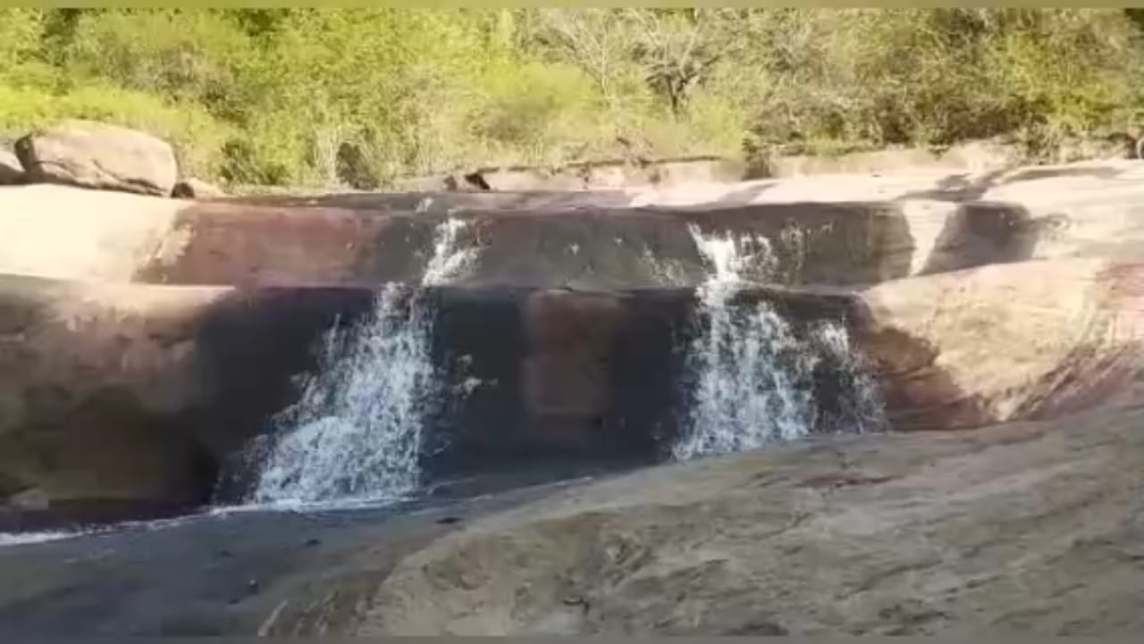 மேற்கு தொடர்ச்சி மலைப் பகுதியில் கன மழை.!   சதுரகிரி மலைப்பகுதிகளில் நீர் வரத்து அதிகரிப்பு.!