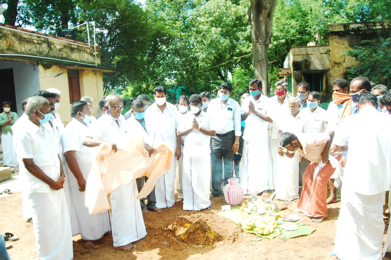 பாலமேட்டில் கால்நடை மருந்தக கட்டிட அடிக்கல் நாட்டு விழா..!