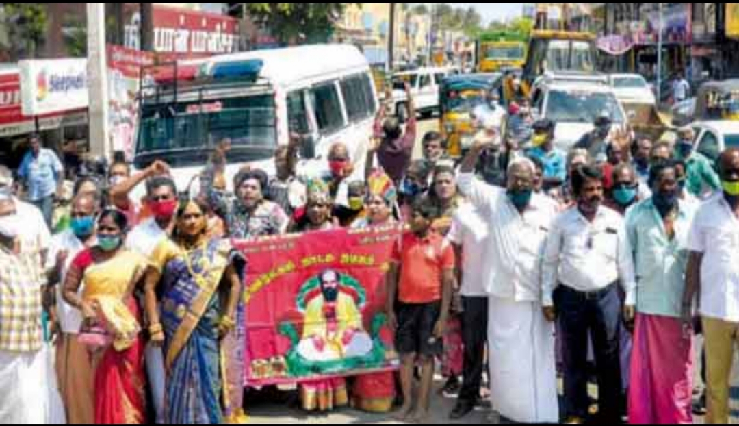 திண்டுக்கல்லில் நிவாரணம் கேட்டு நாடக நடிகர்கள் சாலை மறியல்.!