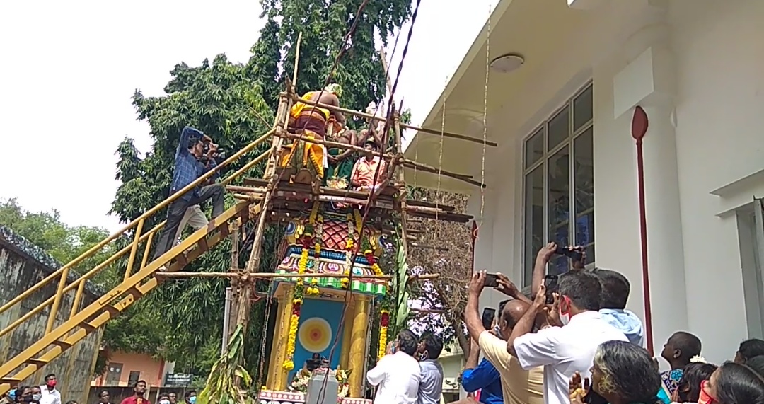 மாமன்னர் மருதுபாண்டியர் நினைவு மண்டபம் அருகில் சிவலிங்கத்துக்கு மகாகும்பாபிஷேகம்.!