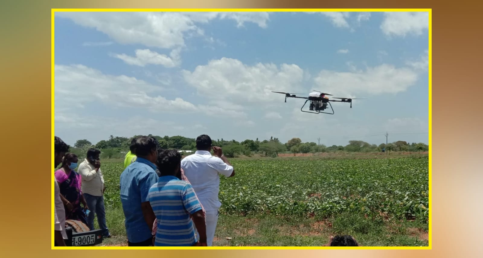 பருத்தி செடிக்கு டிரோன் மூலம் கிருமிநாசினி மருந்து தெளிக்கும் செயல் விளக்கம்..!