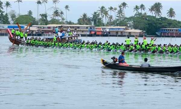 ஓணம் பண்டிகை : கோலாகலமாக நடைபெற்று வரும் உலகப்புகழ்பெற்ற ஆலப்புழா படகுப் போட்டி..!