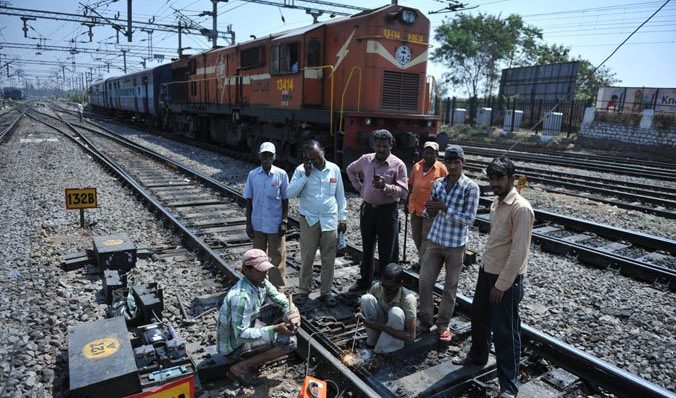 ரயில்வே ஊழியர்களுக்கு 78 நாள் ஊதியம் தீபாவளி போனஸ்- மத்திய அமைச்சர் அனுராக் தாகூர் அறிவிப்பு..!