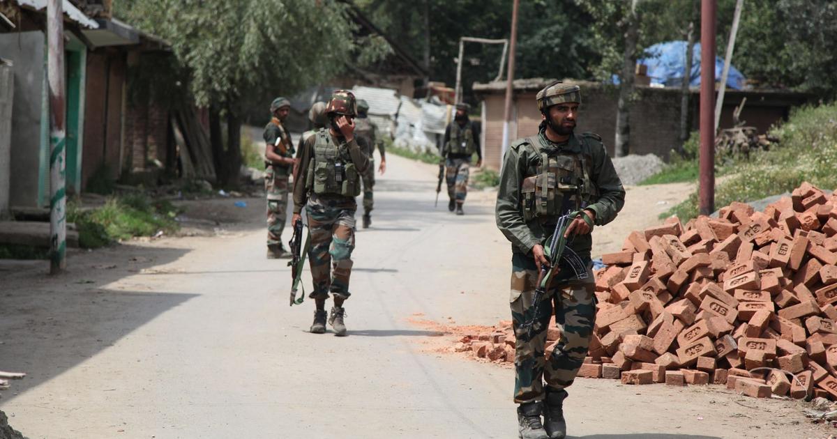 காஷ்மீரில் 5 வெளிநாட்டுத் தீவிரவாதிகள் என்கவுன்ட்டரில் சுட்டுக் கொலை..!