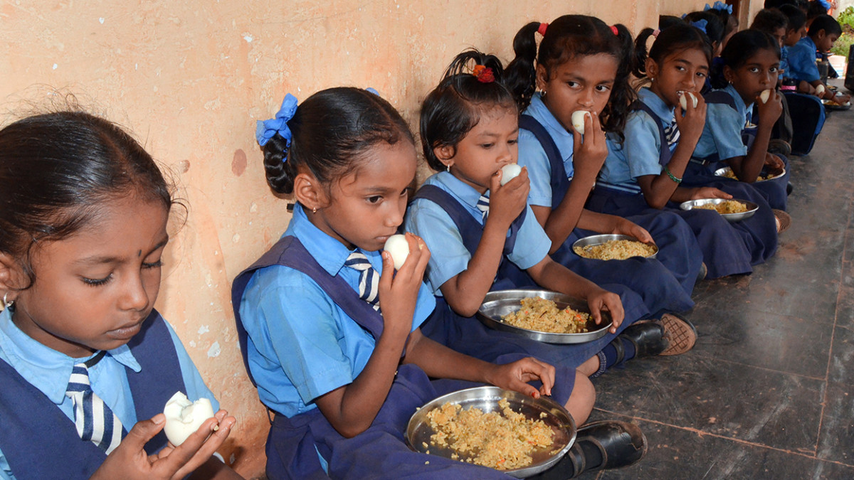 பள்ளி மாணவர்களுக்கு மதிய உணவில் முட்டை பிரியாணி – மகாராஷ்டிரா அரசு முடிவு..!