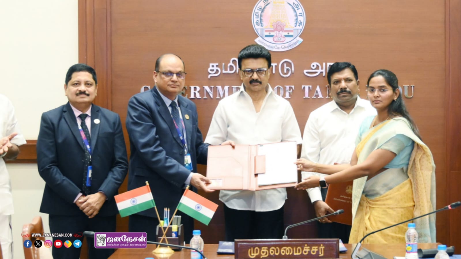 தமிழக அரசு ஊழியர்களுக்கு கட்டணமின்றி ஆயுள் காப்பீடு, விபத்துக் காப்பீடு.. 7 வங்கிகளுடன் புரிந்துணர்வு ஒப்பந்தம் – முதல்வர் மு.க.ஸ்டாலின்